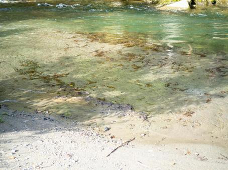 烏川渓谷緑地の水辺の写真