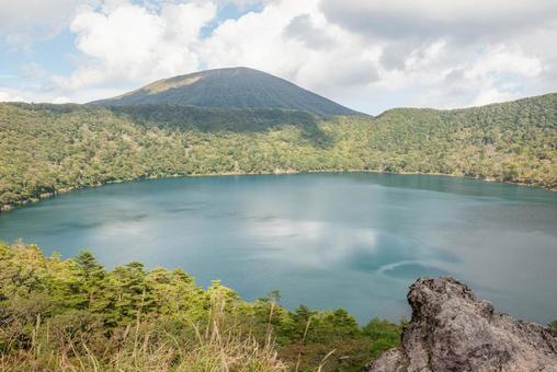 10月の鹿児島県の大浪池 湖,山,鹿児島県の写真素材