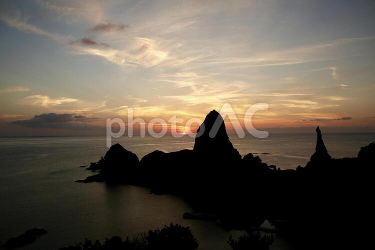 水平線に沈む夕日 日暮れ,暁,水域の写真素材