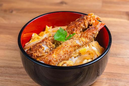 エビフライの卵とじ丼ぶり エビフライの卵とじ丼ぶり 鎌倉丼,エビフライ,卵とじの写真素材