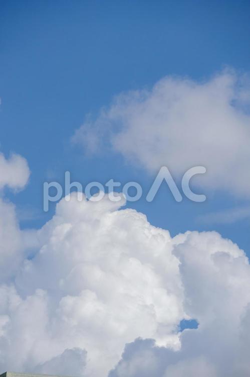 東京の赤坂6丁目から見える夏の雲 住宅街,夏,日本の写真素材