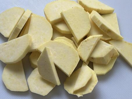 さつまいもを刻んで さつまいも,サツマイモ,いちょう切りの写真素材