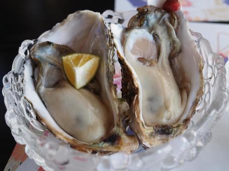 生牡蠣とレモン 生牡蠣,海の幸,食べ物の写真素材