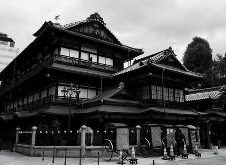 道後温泉 道後温泉 道後温泉,白黒,モノクロの写真素材