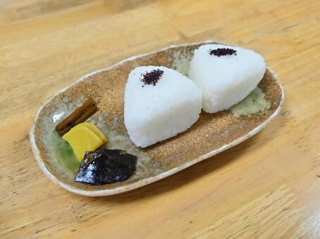 シンプルな美味しいおにぎり おにぎり,おむすび,シンプルの写真素材