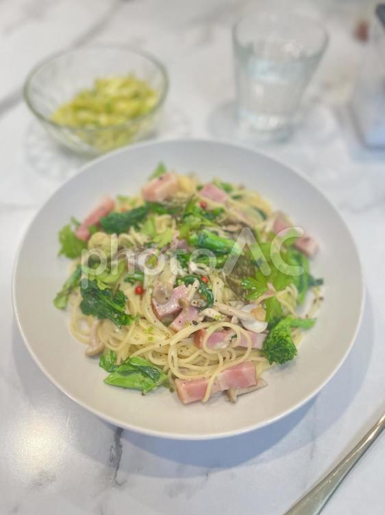 ふきのとうと菜のクリームパスタ ふきのとう,菜の花,春の写真素材