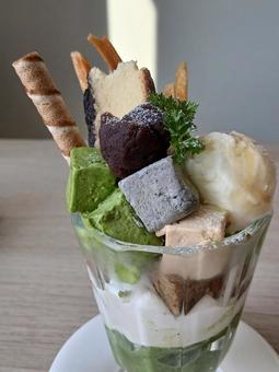 写真映えする和風パフェ～アップ パフェ,抹茶,デザートの写真素材