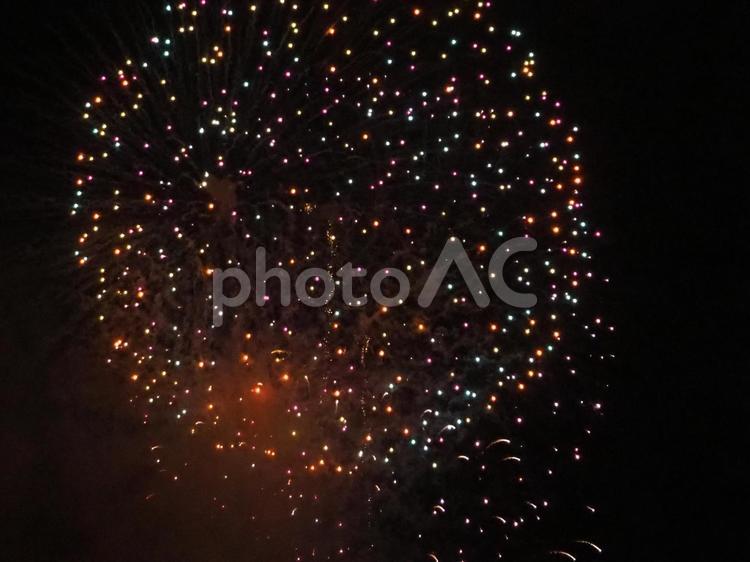 淀川花火大会 河川敷,夜空,淀川花火大会の写真素材