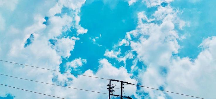 夏空と電線 夏空と電線の写真