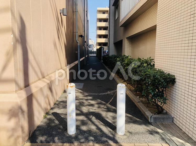 建物と建物の間の通路　裏路地 通路,建物,マンションの写真素材