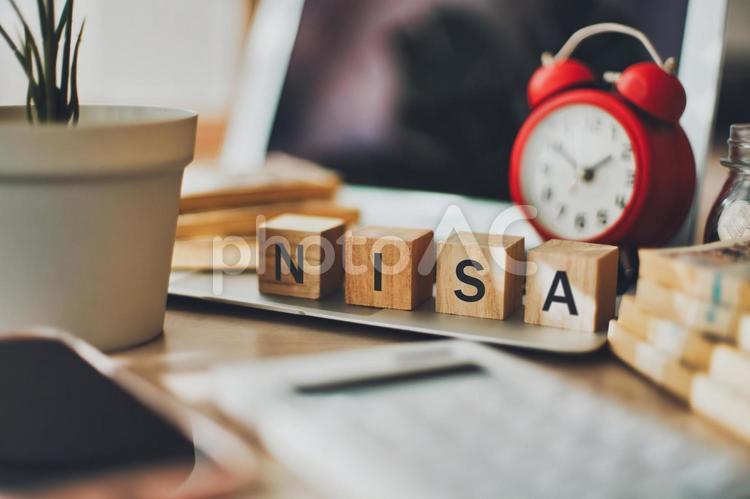 NISAとお金 ビジネスイメージ	 ノートパソコン,nisa,ニーサの写真素材