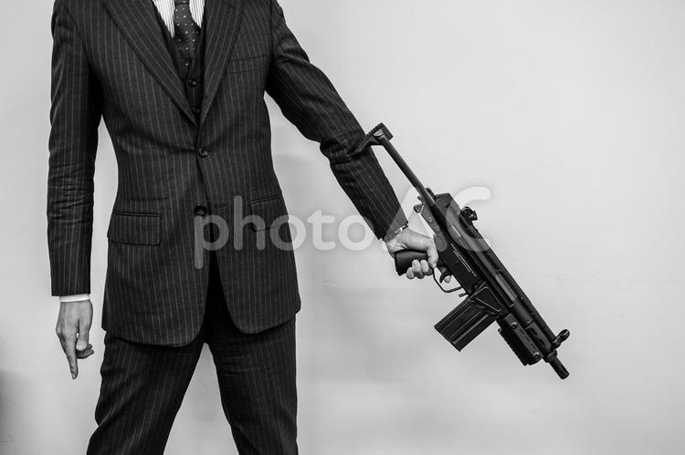 マシンガンを持つ戦うビジネスマン ビジネスマン,マシンガン,銃の写真素材