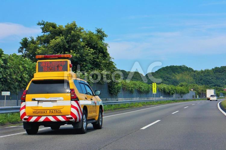 道路巡回中　夏の高速道路 高速道路,道路,道路巡回中の写真素材