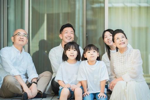 第三代家庭在門廊上放鬆, JPG 第三代家庭在門廊上放鬆, 3世代家族, 家庭, 聚會, JPG