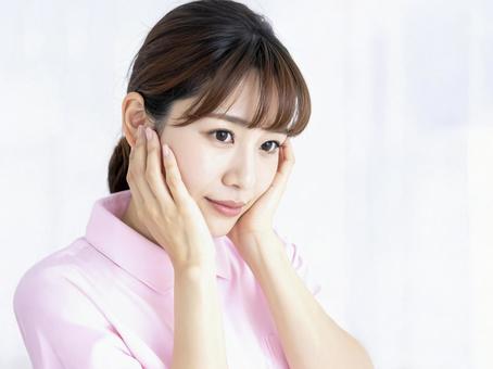 悩む若い看護師 AI生成画像   悩む若い看護師 AI生成画像  の写真