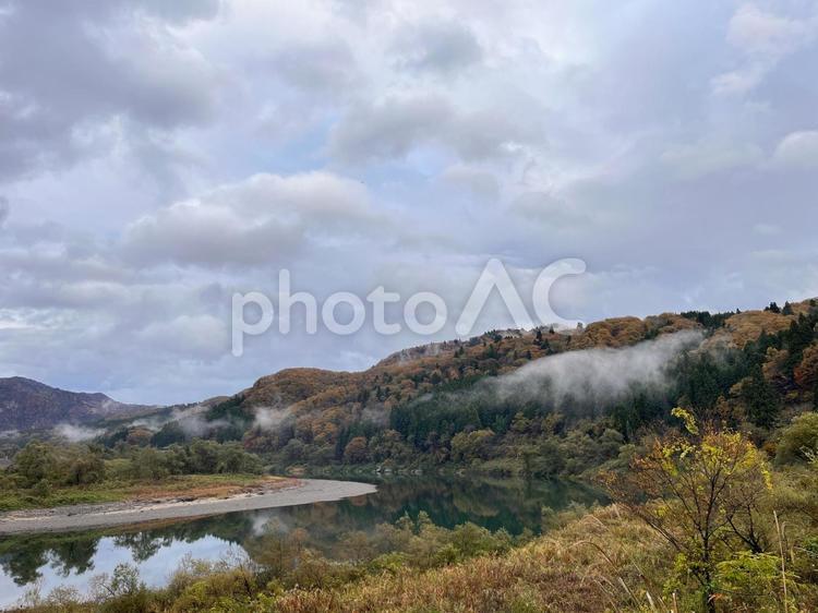 霧がかかる山の風景_02 山,霧,風景の写真素材