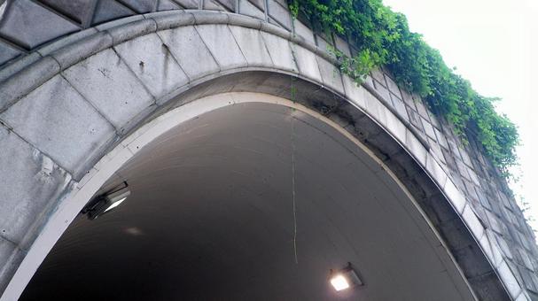 都会の歴史的トンネル - 愛宕隧道 都会の歴史的トンネル - 愛宕隧道 トンネル,東京,港区の写真素材