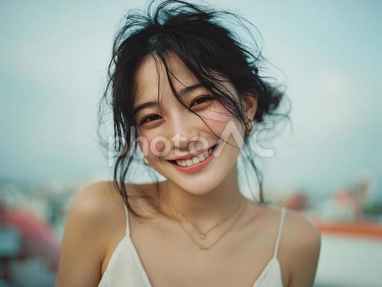 夏の日に輝く、爽やかな笑顔のアジア系女性 女性,アジア人,ポートレートの写真素材