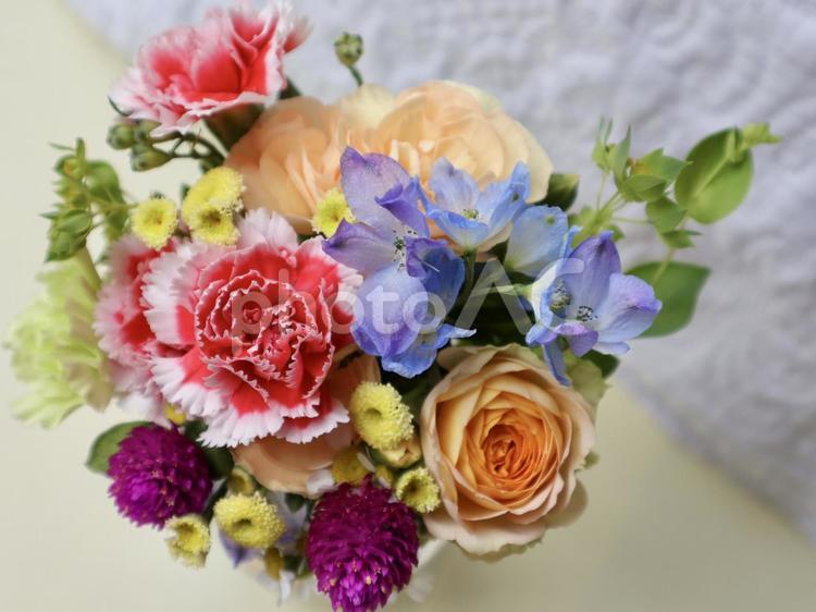 爽やかな彩りのブーケ　白背景 花束,花,ブーケの写真素材
