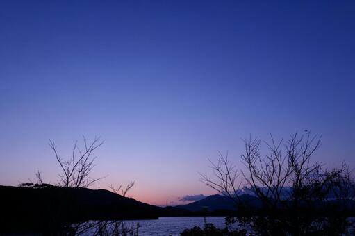 夜明けの風景 夜明け,空,影の写真素材