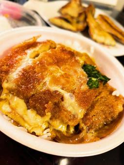 とろーり卵の絶品カツ丼 とろーり卵の絶品カツ丼 カツ丼,とんかつ,丼ものの写真素材