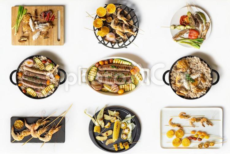 真上から見たパエリアやエビやとうもろこしなど バーベキュー,グリル,串焼きの写真素材