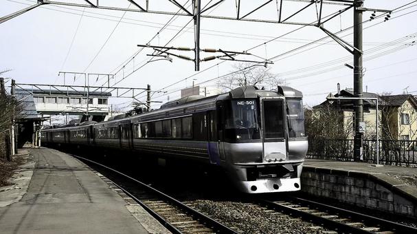輪西駅の785系特急すずらん 輪西駅の785系特急すずらんの写真