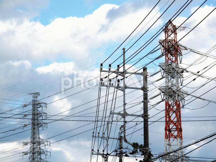 鉄塔がある風景 鉄塔,送電線,電線の写真素材