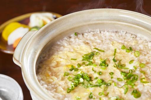 鍋料理の〆の雑炊 鍋料理の〆の雑炊 玉子雑炊,ぞうすい,シメの写真素材