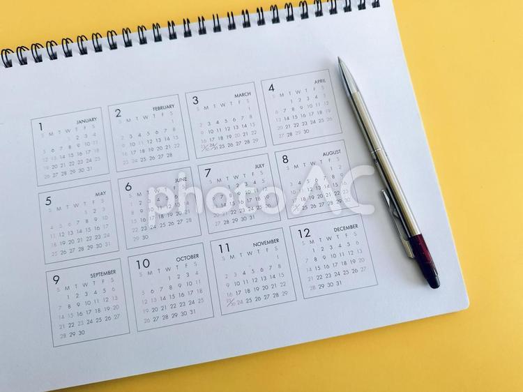 カレンダーとボールペン　スケジュール管理 カレンダー,ビジネスイメージ,スケジュールの写真素材