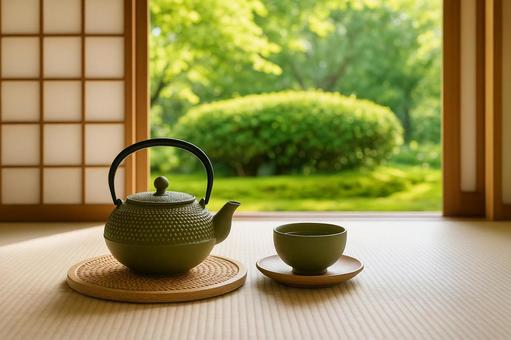 和室の緑の急須と茶碗と庭の写真