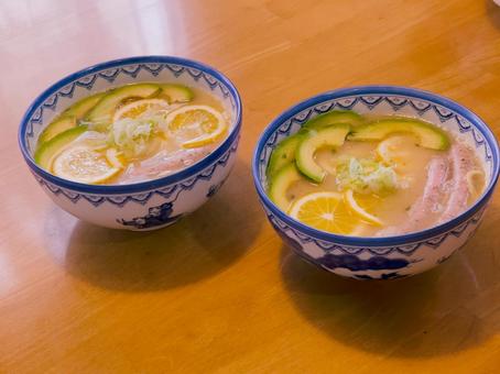 アボカドとレモンの彩り麺 ラーメン,麺料理,アボカドの写真素材