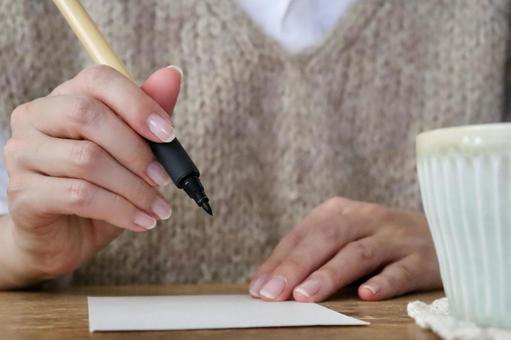 ハガキを書く女性　年賀状イメージ 年賀状,書く,女性の写真素材