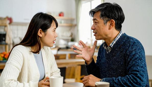 リビングで口論する夫婦・カップル リビングで口論する夫婦・カップルの写真