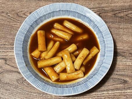 美味しそうに盛ったトッポギ、トッポッキ。 トッポギ,トッポッキ,韓国料理の写真素材