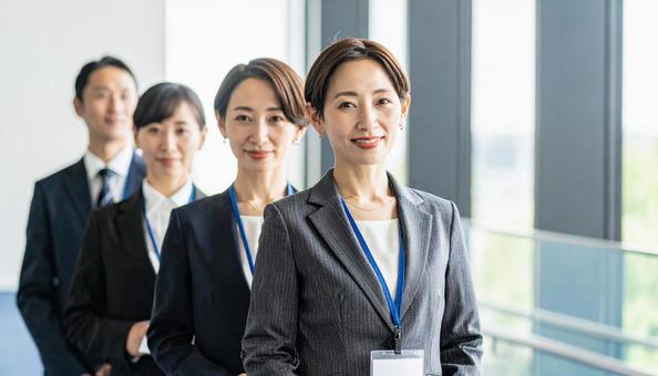 仕事ができるビジネスパーソンチームの写真