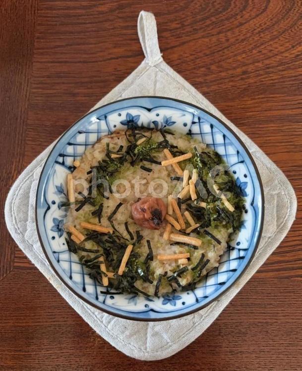 オートミールと鰹節にのり茶漬けとかつお梅 茶碗飯,オートミール,レンチンの写真素材