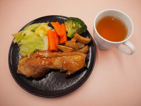 ポークステーキの生姜焼き＆紅茶・家庭料理 ポークステーキ,生姜焼き,豚肉の写真素材