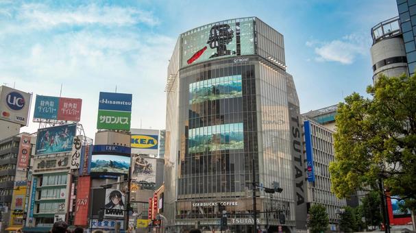 渋谷スクランブル交差点の夕方 渋谷スクランブル交差点の夕方の写真