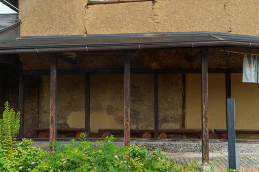 古民家の土壁 古民家の土壁の写真