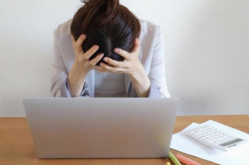 仕事で失敗する女性 女性,失敗,ミスの写真素材