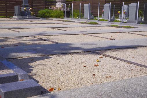 静かな霊園の墓地分譲区画 静かな霊園の墓地分譲区画 お墓,墓地,霊園の写真素材
