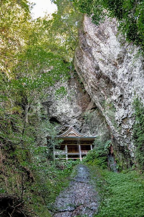 鰐淵寺　浮浪の滝の蔵王堂 鰐淵寺,蔵王堂,浮浪の滝の写真素材