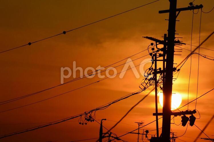 夕暮れと電柱 夕方,夕暮れ,電柱の写真素材