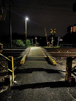 夜の踏切 夜,踏切,くらいの写真素材