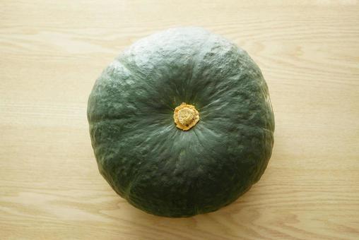 テーブルに置かれたカボチャ カボチャ,野菜,かぼちゃの写真素材
