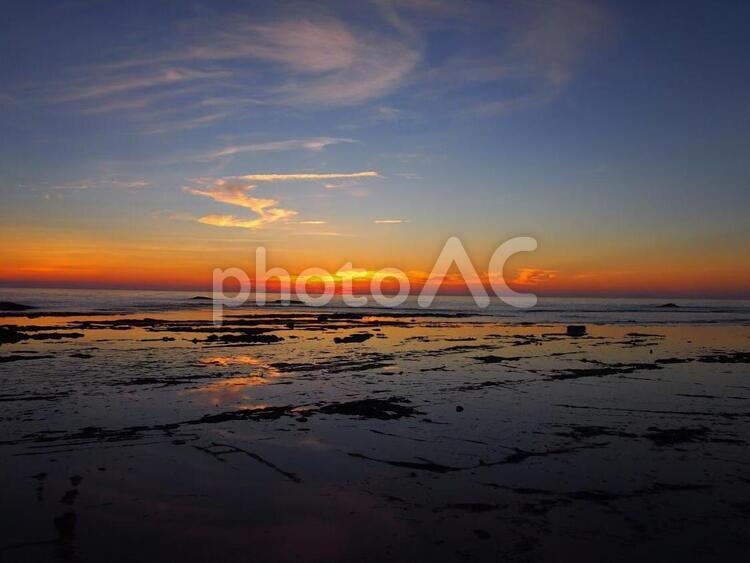 日本海の夕日in佐渡 日暮れ,暁,太陽の写真素材