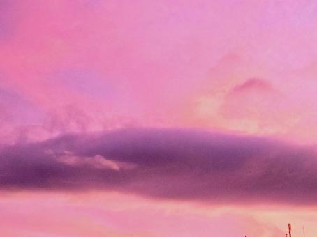 夏の夕焼け空と雲 赤い空 夕焼けピンク 夏の夕焼け空と雲 赤い空 夕焼けピンク 夏,夕焼け空,空の写真素材