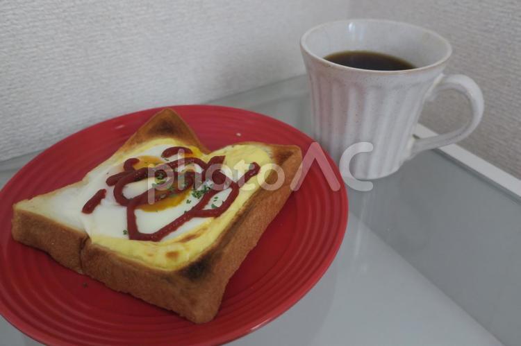 目玉焼きトーストとコーヒー トースト,目玉焼き,目玉焼きトーストの写真素材
