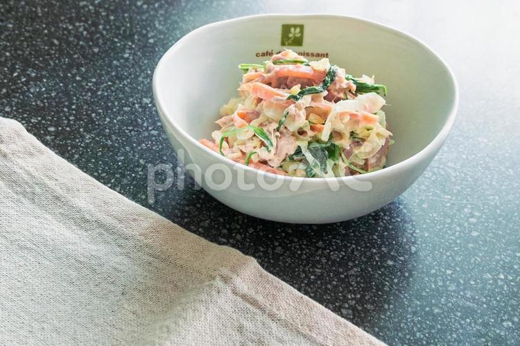 キャベツとツナのワサビマヨ和え 料理,創作料理,サラダの写真素材